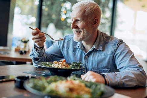 Man eating a healthy meal