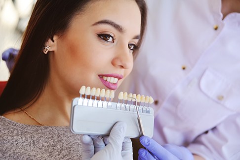 a patient undergoing the veneer process in Sterling Heights